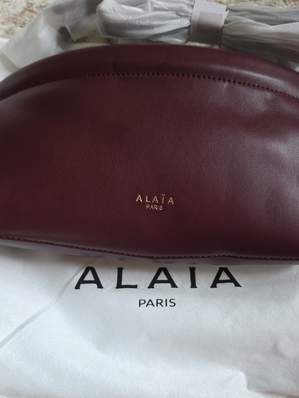 NWT Le Click Small Shoulder Bag in Glossy Leather Burgundy East West Bag - Picture 3 of 9